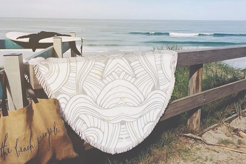 Round beach towel, printed with wavy lines, corona yellow.
